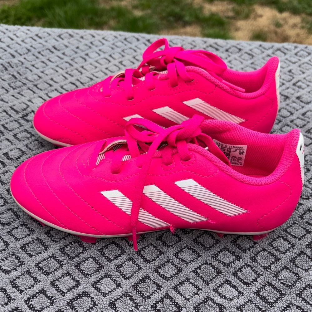 adidas Bright Pink Youth Soccer Cleats with White Stripes size 1 - Picture 4 of 9